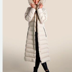 Beautiful size L Nellie Tahari maxi puffer coat, new with tags, pearl color